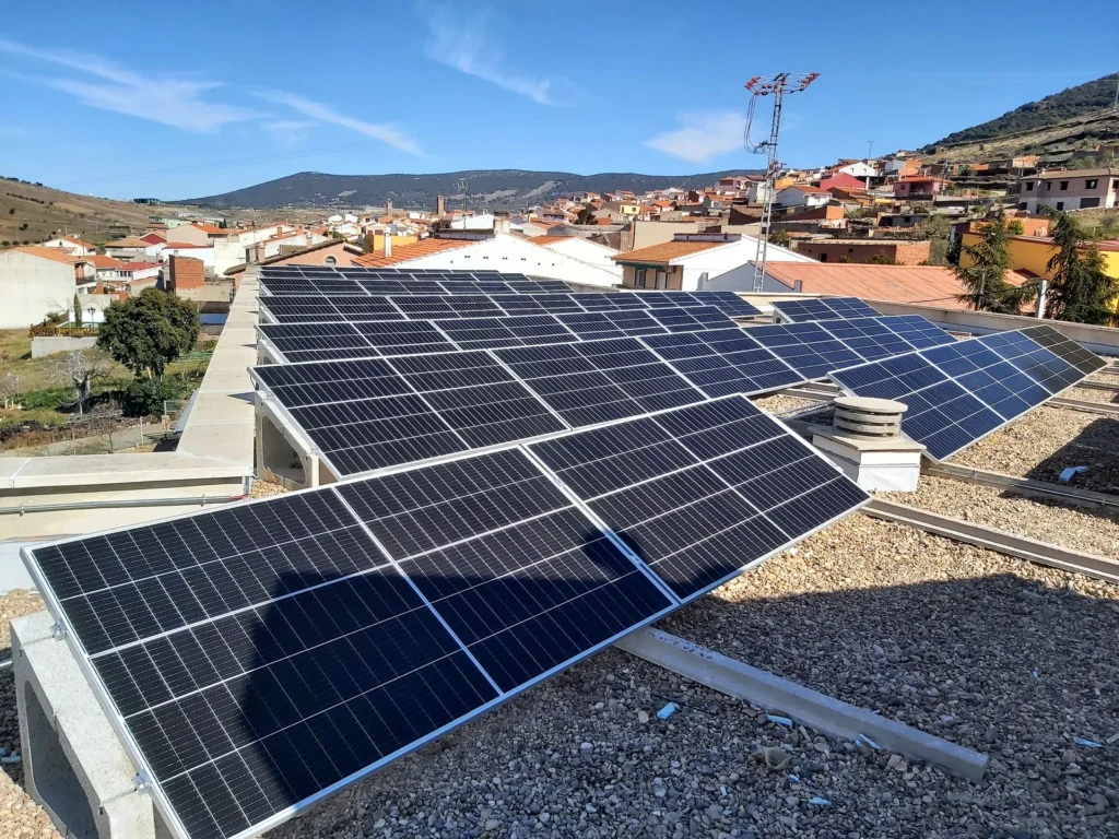 Instalación fotovoltaica en cubierta plana